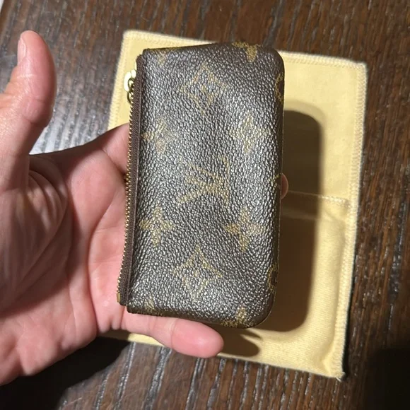 AUTHENTIC LOUIS VIUTTON KEY CLES - Picture 5 of 13